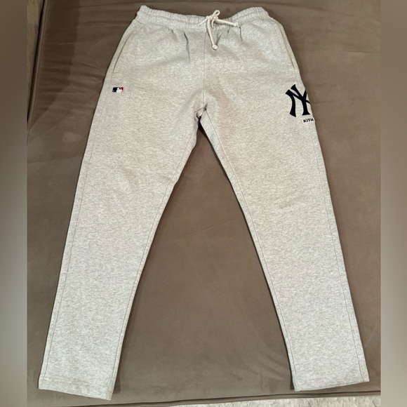 Kith x MLB x Yankees Sweat Pant (Grey) - Picture 1 of 6